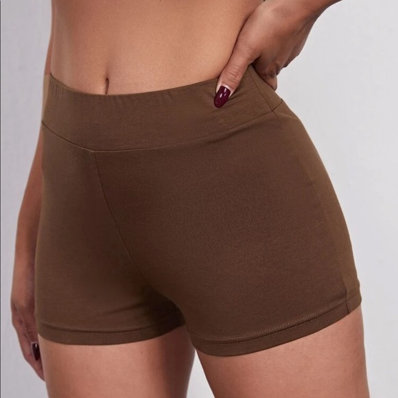 BROWN SHORT SHORTS - Picture 3 of 3